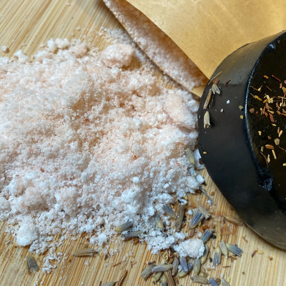 3-Handmade bath salt soak with Himalayan salt grapefruit essential oil.